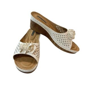 Good Choice Juliet Wedge Sandals Heel Height 2.5” White Womens Size 8.5 New